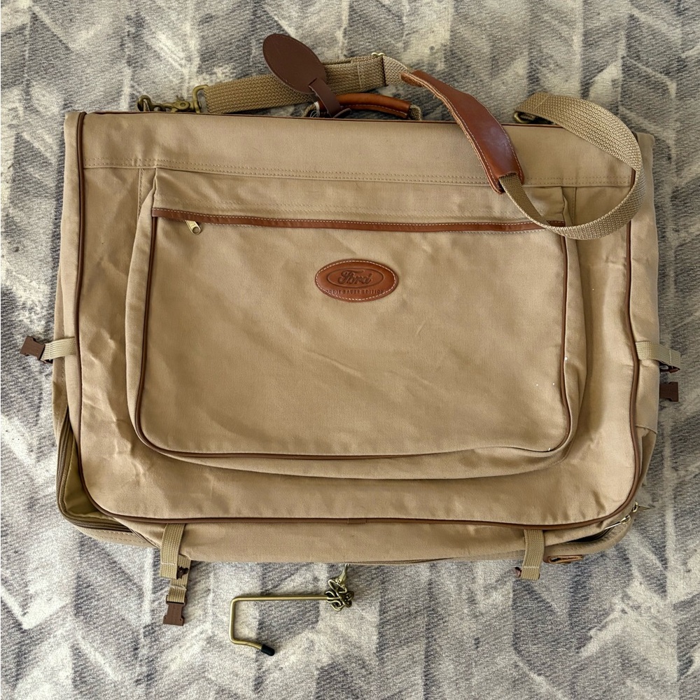 Eddie Bauer FORD Collab Garment Bag